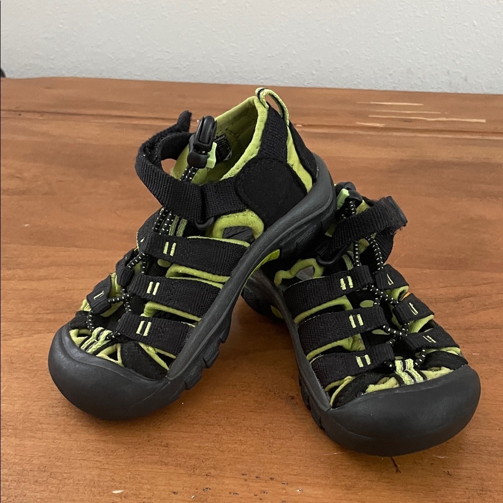 Keen Kids Black and Green Outdoor Sandals Size 11